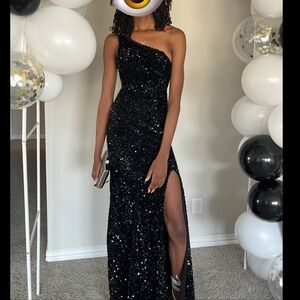 Black Sherri Hill prom dress